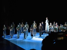 “军国主义曾把人变成杀戮机器”——反映南京大屠杀史实舞剧《记忆深处》在法国巴黎演出侧记 “军国主义曾把人变成杀戮机器”——反映南京大屠杀史实舞剧《记忆深处》在法国巴黎演出侧记