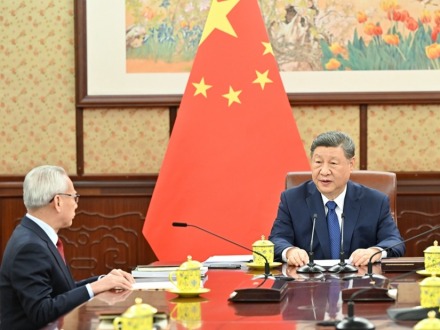 习近平听取岑浩辉述职报告