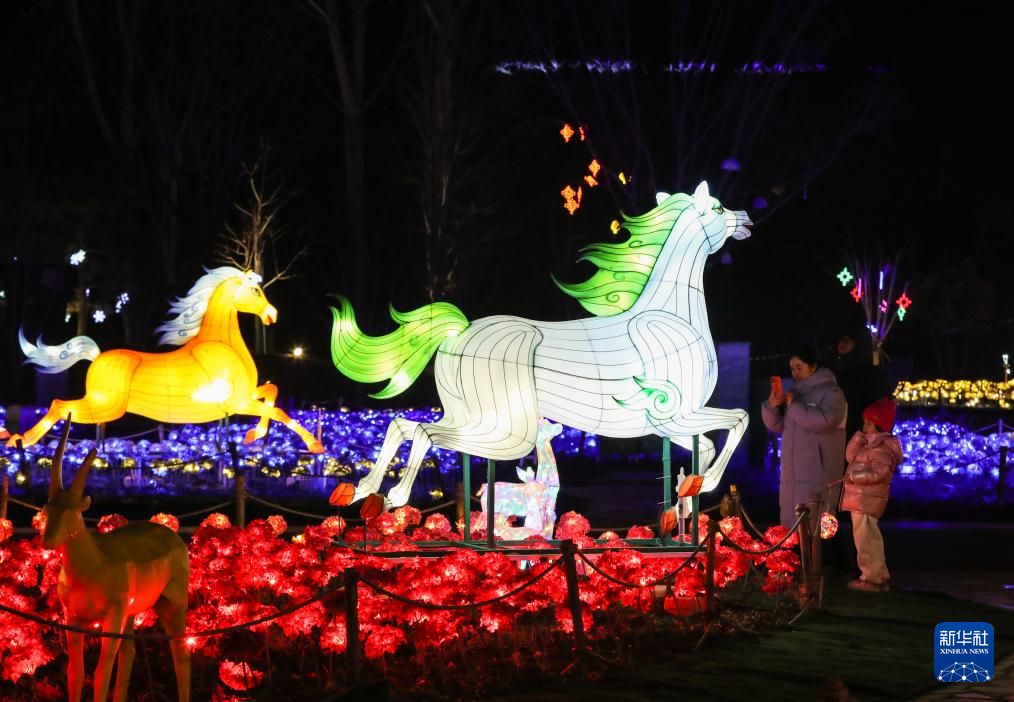 北京:“天宫灯会”点亮冬夜 北京:“天宫灯会”点亮冬夜