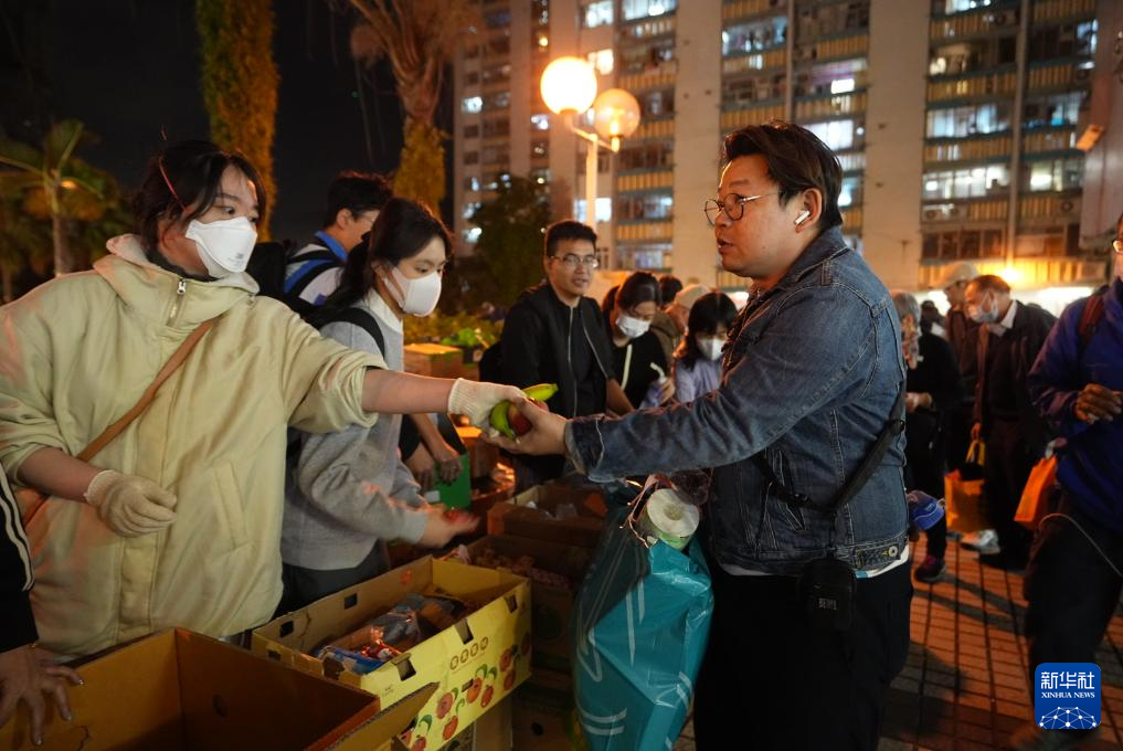 香港大埔火灾救援中的爱心接力