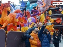 国际锐评丨从“围观”到“融入”，感知马年春节里的中国文化密码