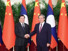 李强会见老挝人民革命党中央总书记、国家主席通伦 李强会见老挝人民革命党中央总书记、国家主席通伦