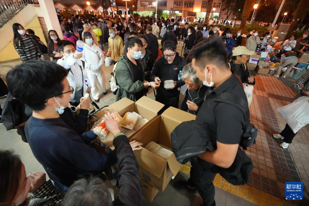 香港大埔火灾救援中的爱心接力