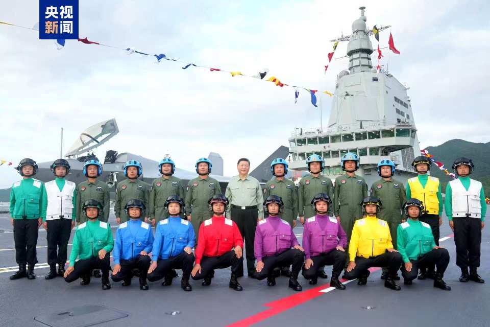 中国第一艘电磁弹射型航空母舰入列 习近平出席入列授旗仪式并登舰视察 中国第一艘电磁弹射型航空母舰入列 习近平出席入列授旗仪式并登舰视察