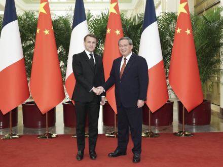 李强会见法国总统马克龙