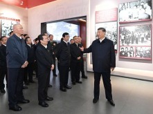 习近平参观新疆维吾尔自治区成立70周年主题成就展