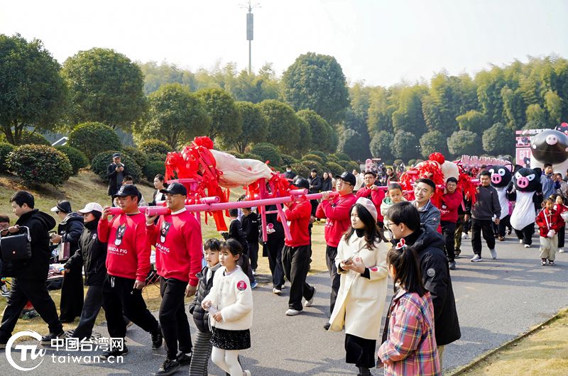 台胞在婺城品尝“两头乌”年猪宴 台胞在婺城品尝“两头乌”年猪宴