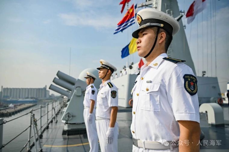 中国海军989编队结束对印度尼西亚友好访问起程回国