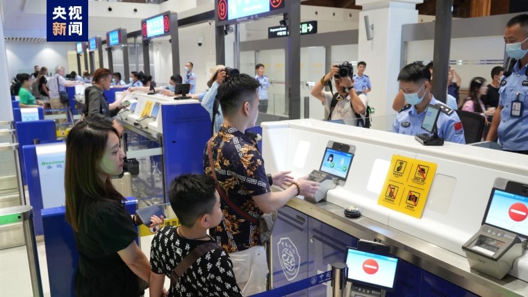 海南迎来首批144小时免签来琼旅客_fororder_IMG_0088