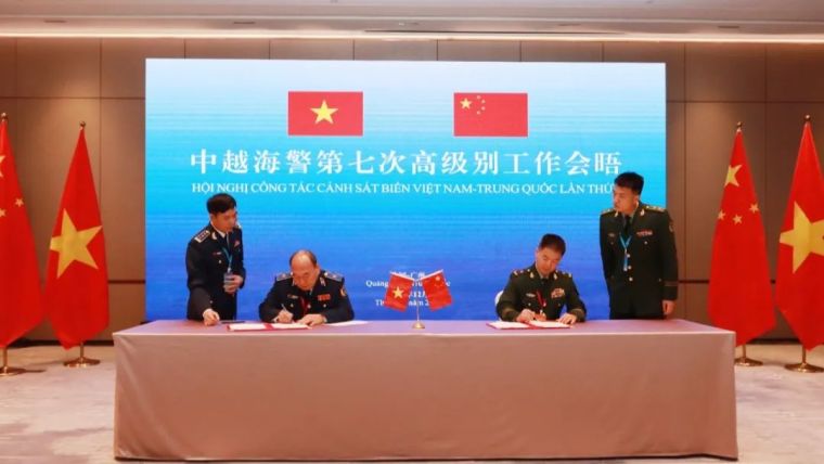 中越海警举行第七次高级别工作会晤暨越南海警8002舰来访活动_fororder_2