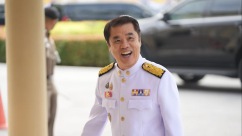 泰国改组后内阁成员宣誓就职