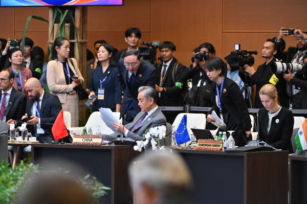 王毅出席第32届东盟地区论坛外长会_fororder_IMG_3178