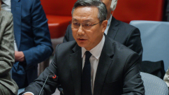 中国代表就有关国家炒作“南海仲裁案”阐明中方立场