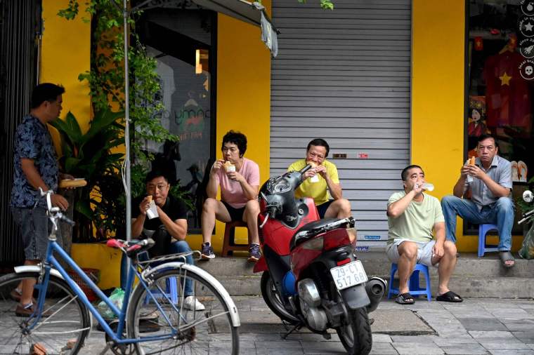 When the Baguette Meets Fish Sauce: Bánh Mì Becomes Vietnam’s Street Food Icon_fororder_VCG111587826863