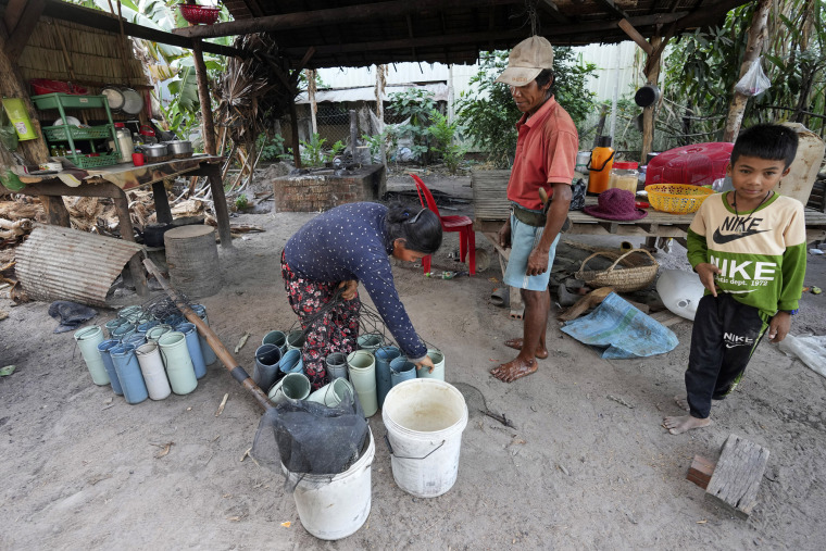 Cambodia: Brewing Palm Sugar, Brewing Life_fororder_VCG111485890481