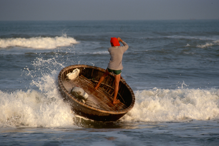 The Floating Tumbler: Livelihood Ingenuity in Vietnamese Fishing Villages_fororder_VCG41N521922128-2