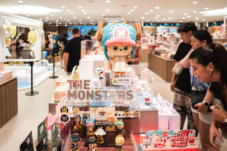 Labubu Trend Goes Global: Pop Mart Sparks Blind Box Craze in Southeast Asia_fororder_VCG111580898930