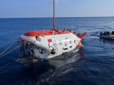 “蛟龙”号载人潜水器入海 计划下潜约4500米