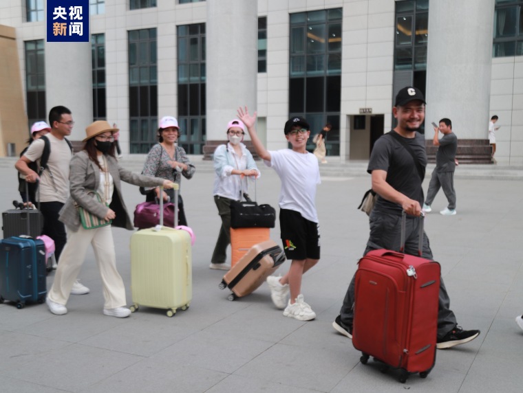首发！170名越南籍游客乘“中越友谊号”专列赴滇
