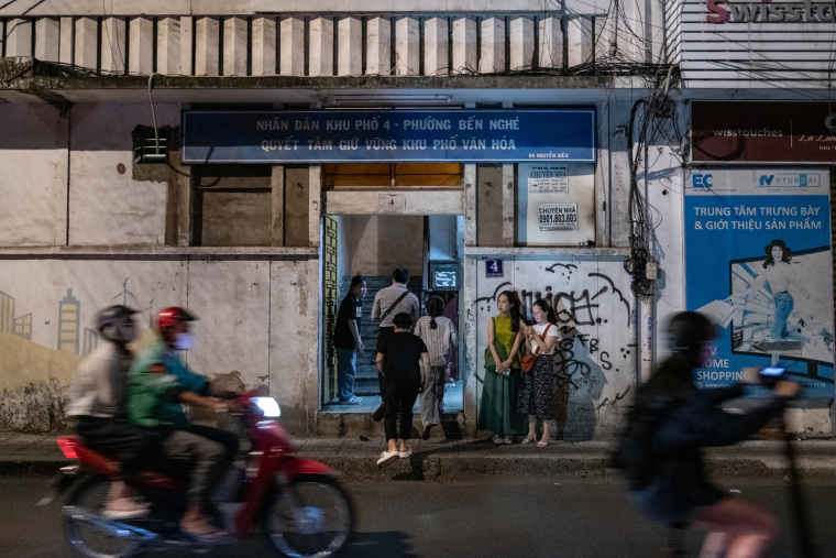 Living Room Turned Theater! Vietnamese Director Revives Traditional Opera_fororder_VCG31N2227466910