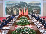 习近平会见越南总理范明政