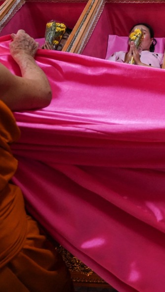 Lying in Coffins to Welcome the New Year: Thai Worshippers “Simulate Death” for Good Luck