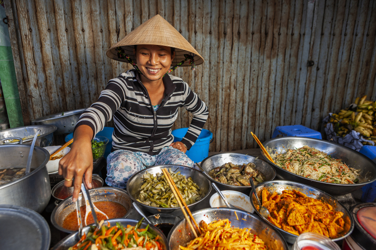 From Beans to Sauce: Preserving Vietnam’s Rustic Flavors in Clay Jars_fororder_VCG41N1450704377