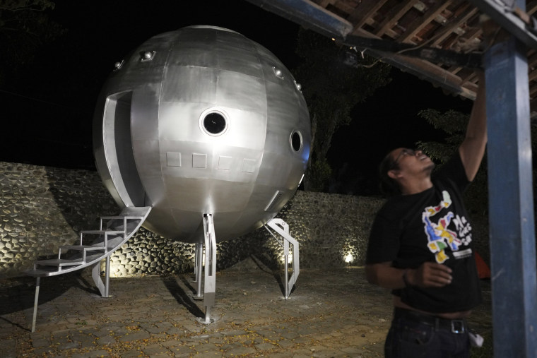 Indonesia’s UFO Festival: Step Into a World of Cosmic Imagination_fororder_VCG111582493864