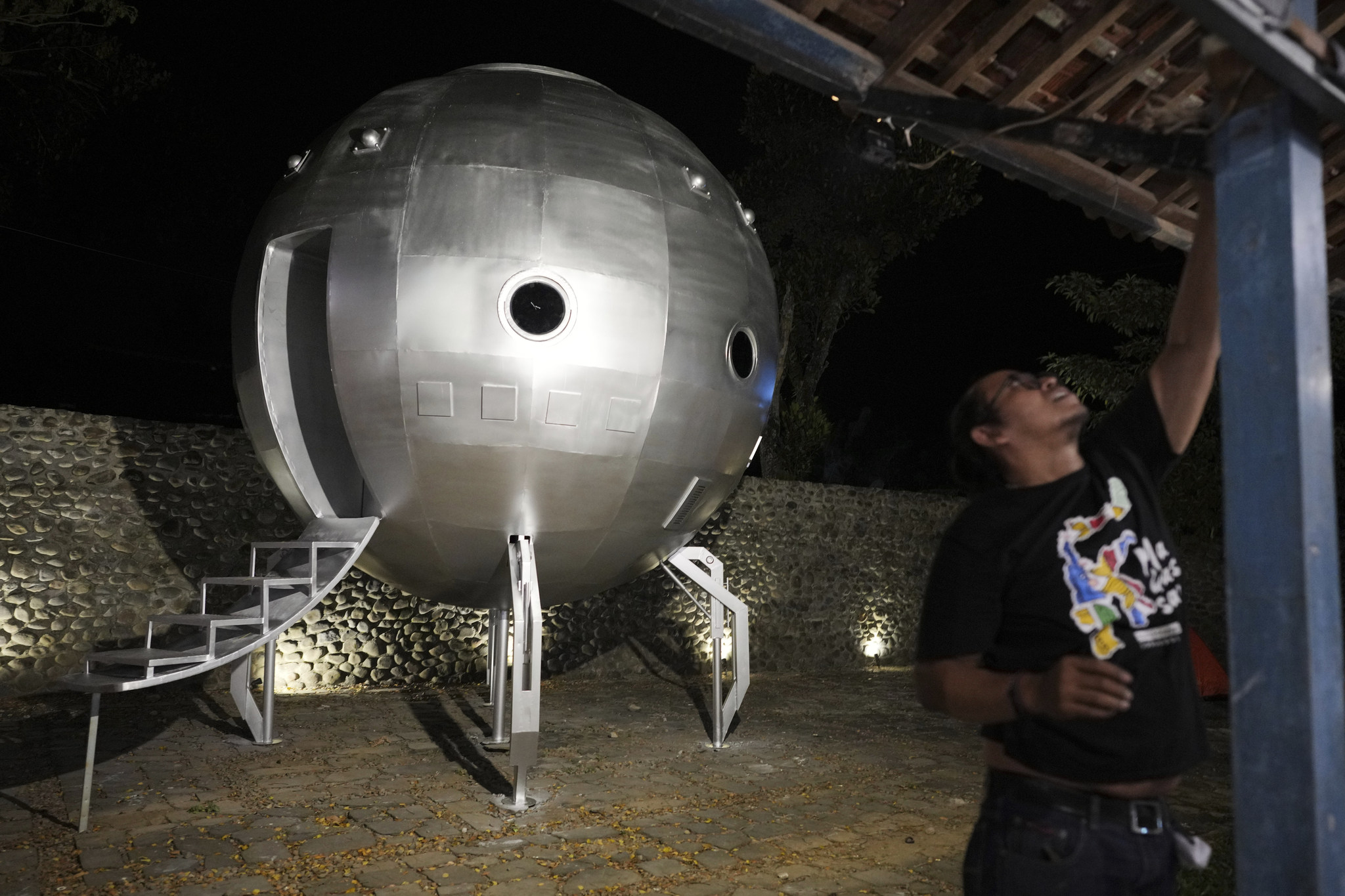 Indonesia’s UFO Festival: Step Into a World of Cosmic Imagination_fororder_VCG111582493864