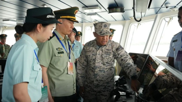 马来西亚海事执法局舰船首次到访中国_fororder_IMG_2166
