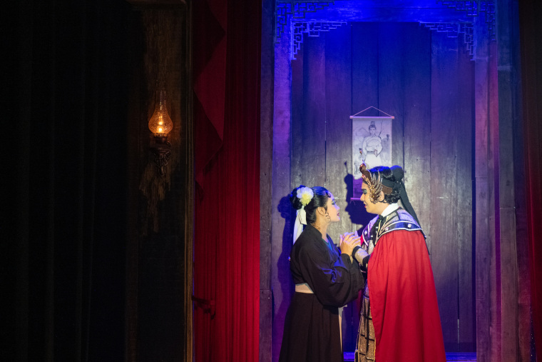 Living Room Turned Theater! Vietnamese Director Revives Traditional Opera_fororder_VCG31N2227466854