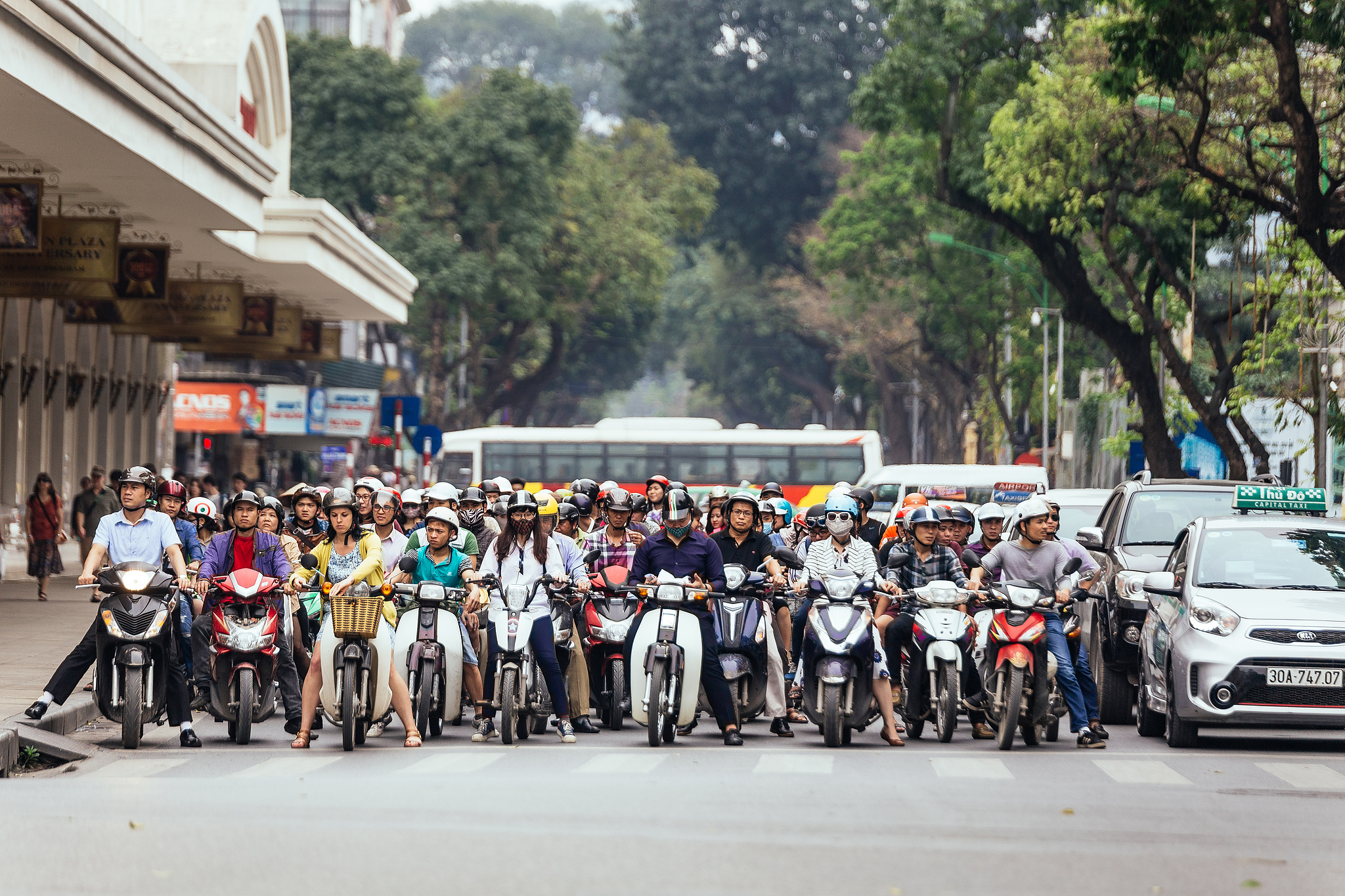 Vietnam: Will Riding Motorbikes Through the City Become a Thing of the Past?_fororder_VCG41N922666916