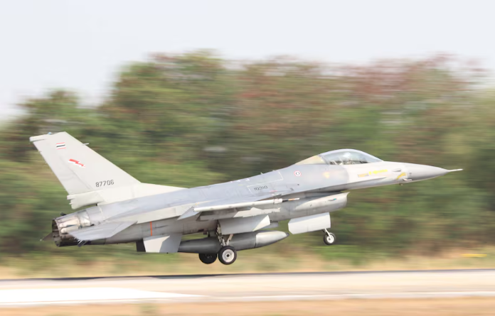 泰国军方称已出动F-16战机摧毁柬方两处军事设施_fororder_IMG_4403