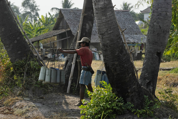 Cambodia: Brewing Palm Sugar, Brewing Life_fororder_VCG111485890896