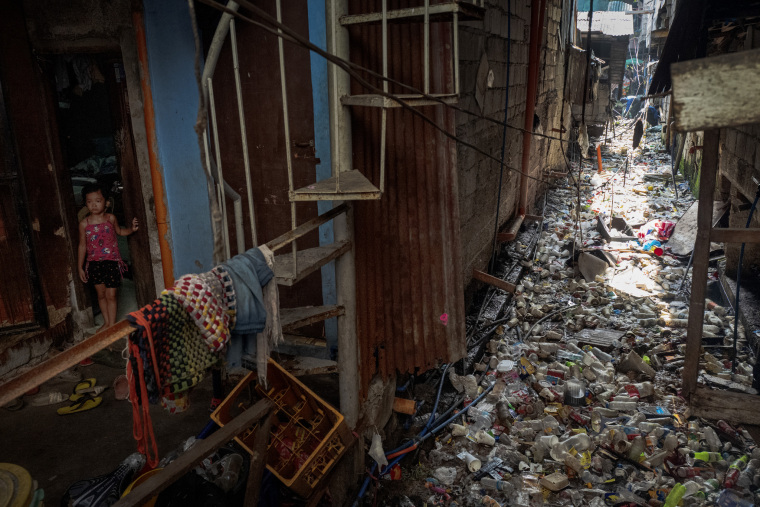 Philippines Faces Severe Plastic Pollution Crisis: 90% of Trash in Manila Bay Comprises Plastic Waste_fororder_710aee13bb17451d94f126c8f61bc61a.2048x1365.760x2147483647