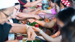 白线系腕祈平安 缅甸克伦族举行传统仪式