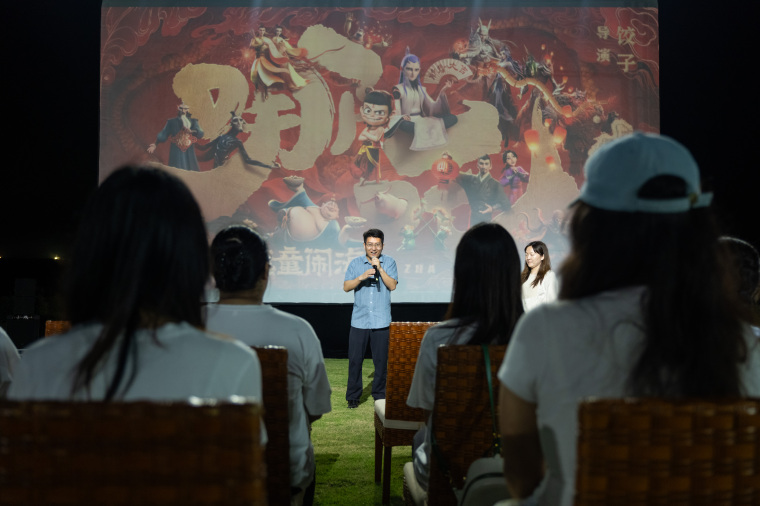 星空草地看《哪吒2》  感受中国式浪漫_fororder_L1002930