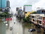 泰国曼谷严重内涝部分居民撤离