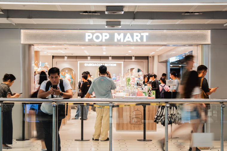 Labubu Trend Goes Global: Pop Mart Sparks Blind Box Craze in Southeast Asia_fororder_VCG31N2225503461