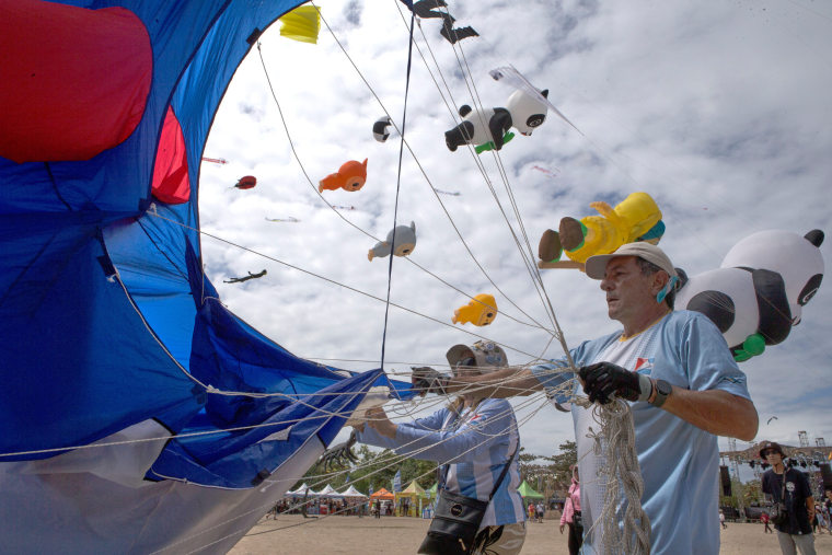 500 Kites Take Flight: Bali’s Sky Transforms into a Fairy-Tale Spectacle!_fororder_VCG111582774467