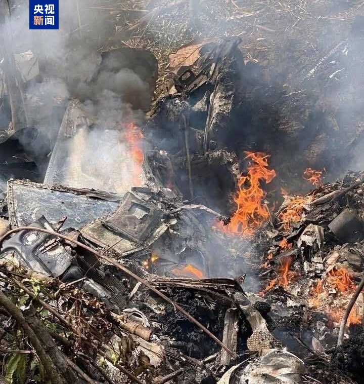 菲律宾军方：坠毁直升机上载有5名空军人员_fororder_IMG_9013