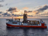 “梦想”号南海试钻成功 钻获深海洋盆玄武岩样品
