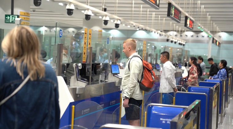 东南亚客源井喷 昆明长水国际机场今年出入境旅客量突破200万人次_fororder_IMG_4469