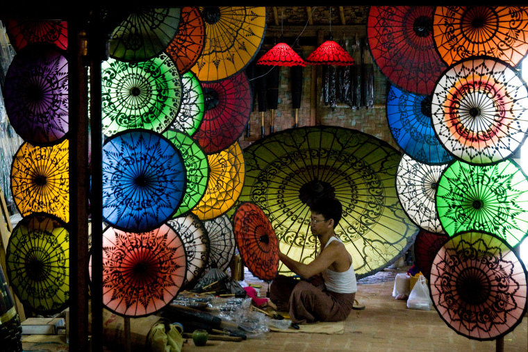 Pathein Umbrella of Myanmar: The Romance of Centuries-Old Handicraft Tradition_fororder_VCG211281324671