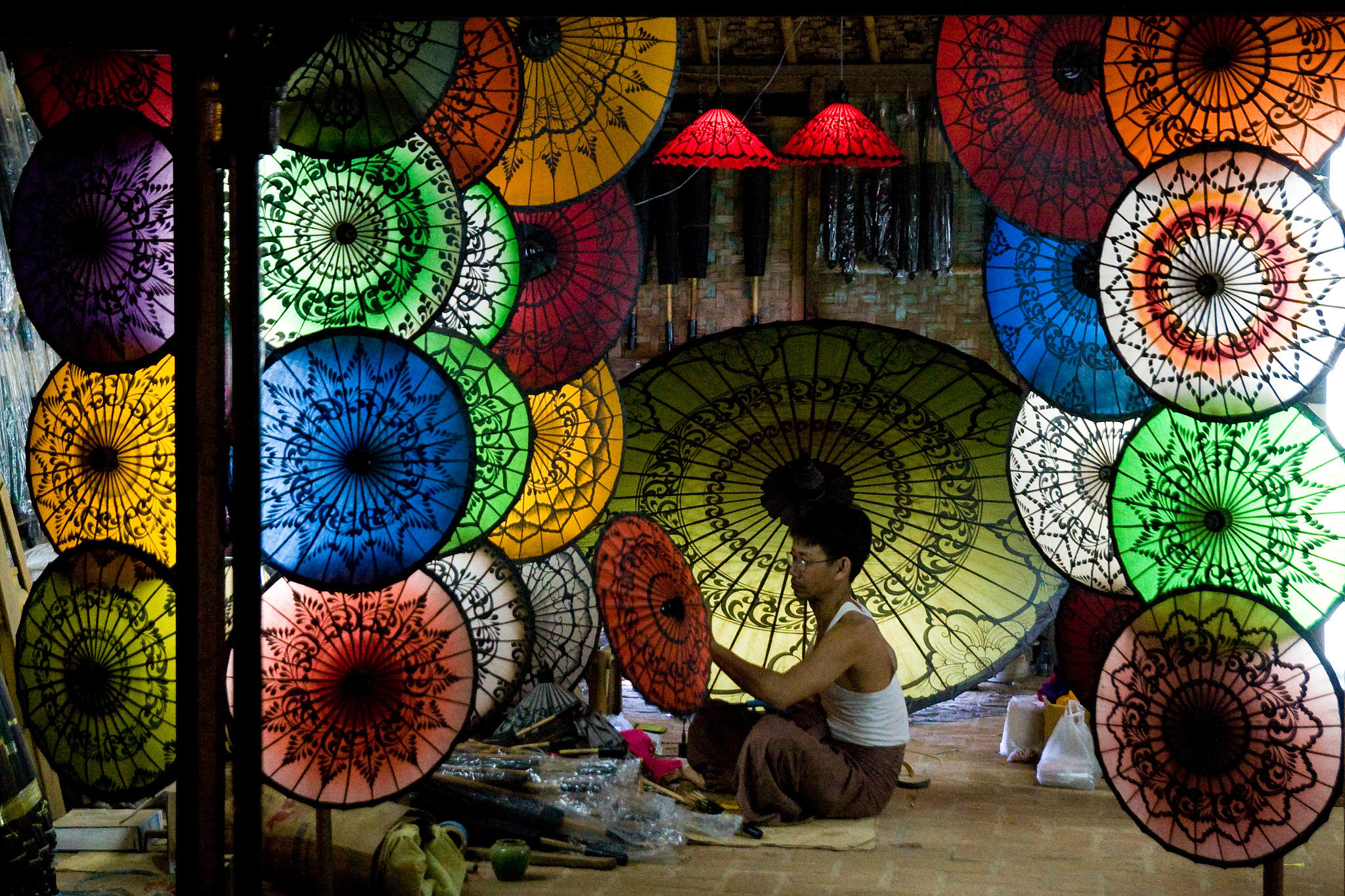 Pathein Umbrella of Myanmar: The Romance of Centuries-Old Handicraft Tradition_fororder_VCG211281324671