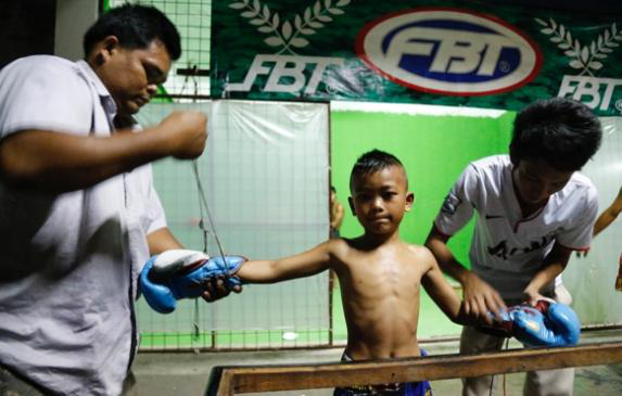 Child Muay Thai in Pattaya: Playmates Turned Rivals in the Ring_fororder_图片15
