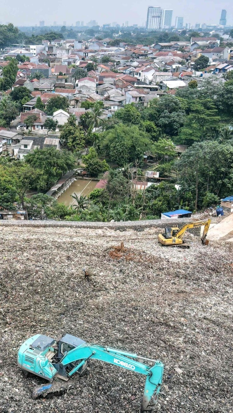 雅加达垃圾危机加剧 填埋场超负荷引发安全隐忧