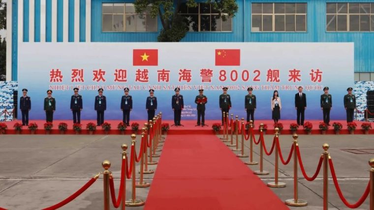 中越海警举行第七次高级别工作会晤暨越南海警8002舰来访活动_fororder_3