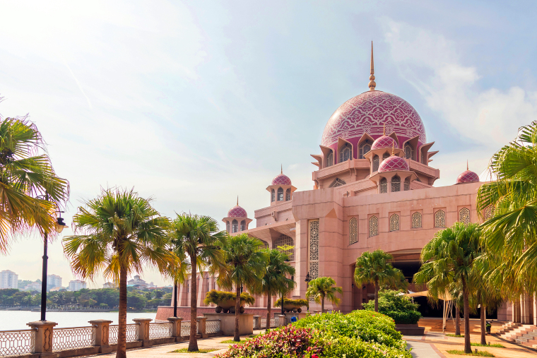 Travel Bucket List Expanded: Malaysia’s Stunning Pink Wonder_fororder_VCG41N1158025189