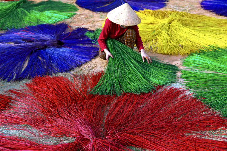 Handcrafted Sedge Mats from Vietnam: The Perfect Summer Cooling Companion_fororder_VCG111520117036